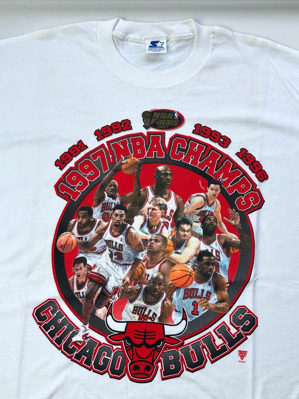 NWOT Vintage Chicago Bulls 1997 NBA Champs Graphic Single Stitch Y2K Tee Size L